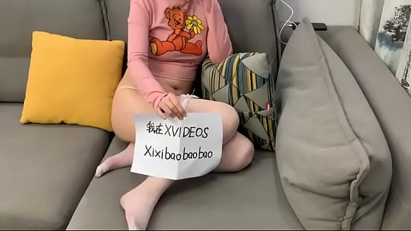 Cô nàng xinh làm idol phim sex kiếm tiền