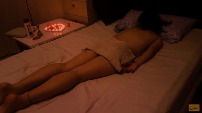 Massage cho khách hàng nữ mê cu của mình